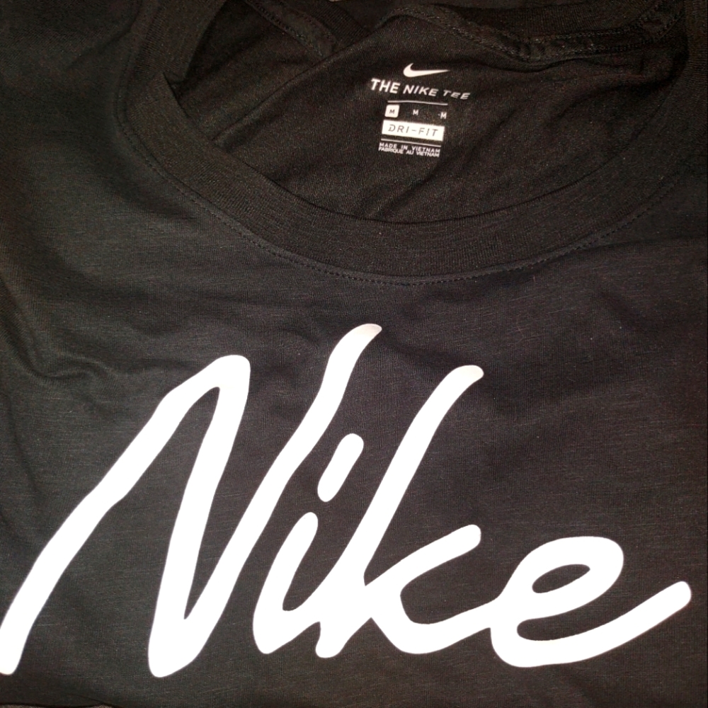 Nike standard  dry fit shirt